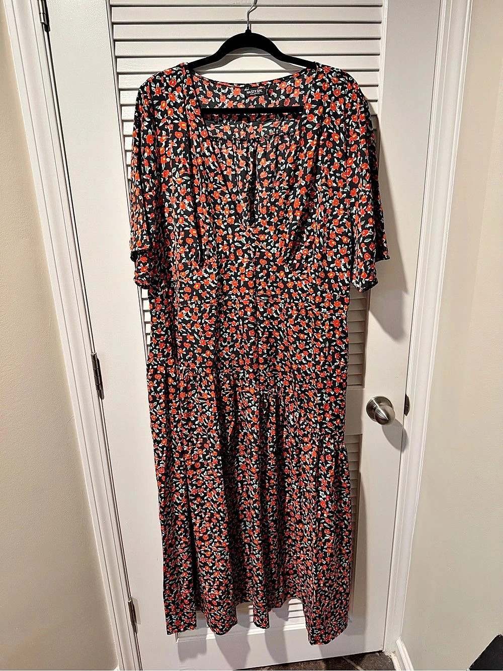 Nasty Gal Floral Maxi Dress Black & Red